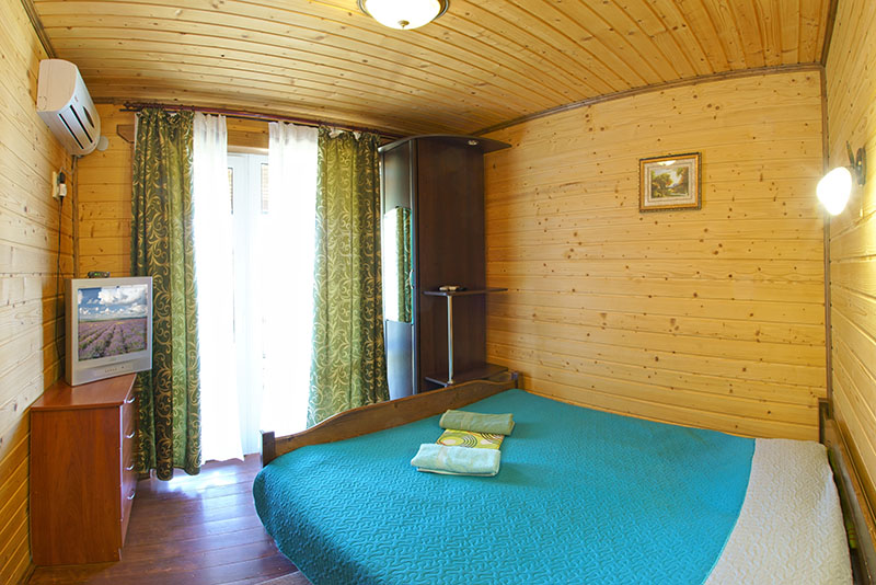 3-местный 2 комнатный с мини кухней. Вилла «Коруна». Алушта