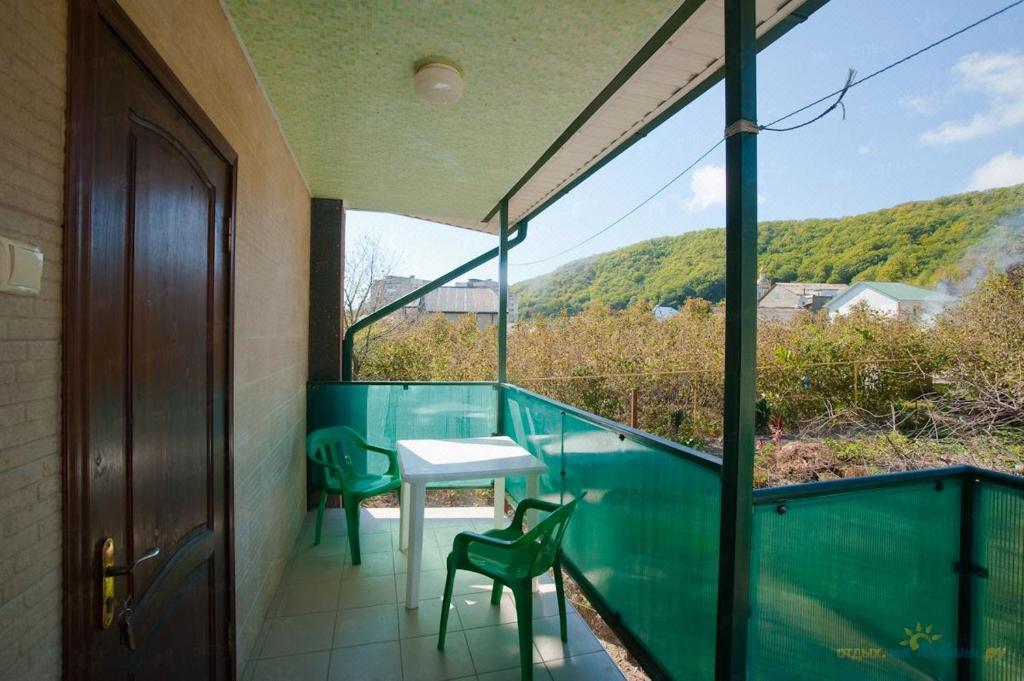 ЧЕТЫРЕХМЕСТНЫЙ С ВИДОМ НА ГОРЫ. Гостевой дом "Сибирячка". Ольгинка