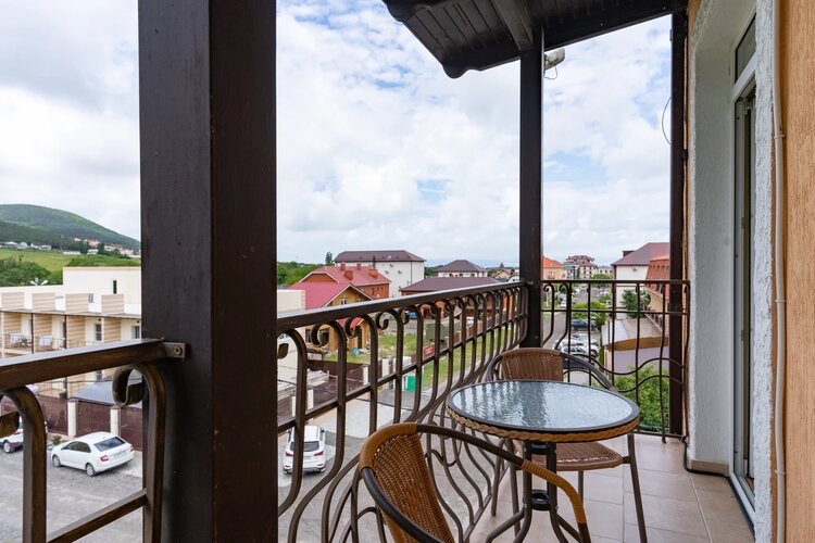 Двухкомнатный с балконом. Гостевой дом АНИКСИ. Кабардинка