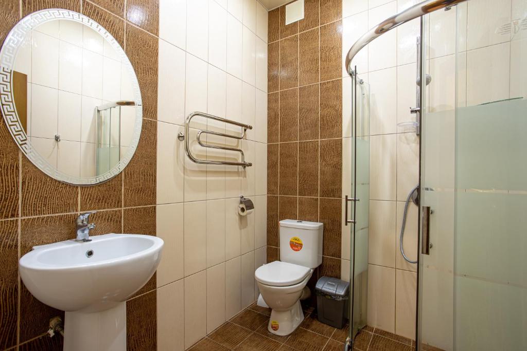 Стандартный трехместный номер. Отель Атмосфера. Кабардинка