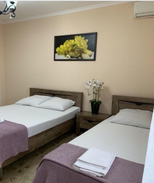 Стандартный трехместный номер. Гостевой дом "Замок на Жемчужной". Адлер