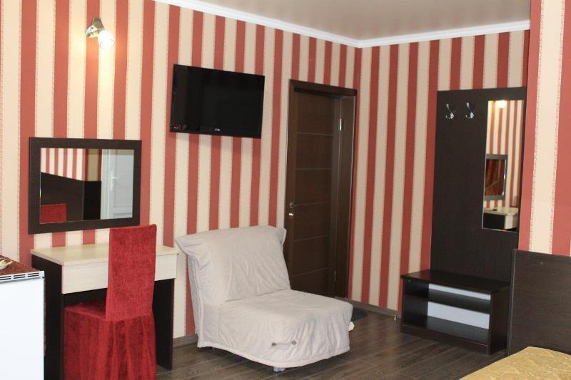 3-х местный Комфорт. Гостевой дом "Дом с дельфинами" (корпус 2). Адлер