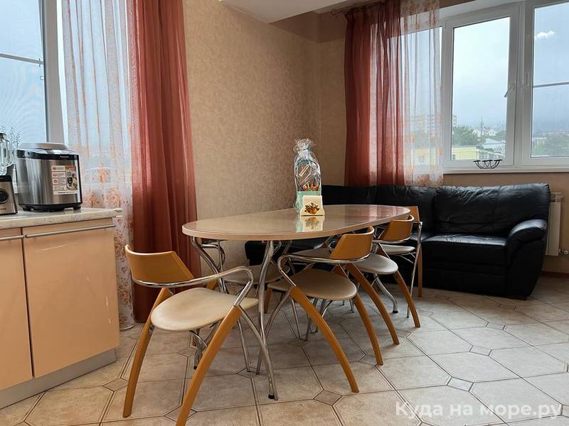  4х комнатная квартира. Квартира в многоквартирном доме Четырехкомнатная квартира в центре Геленджика. Геленджик