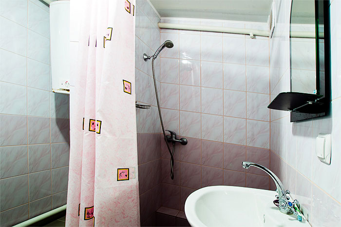 Номер с отдельным входом и своим двориком (4 чел.) . Гостевой дом «Жасмин – люкс». Севастополь