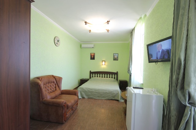 Двухместный номер с балконом «Стандарт/Standart». Гостевой дом  Vega. Заозерное Двухместный номер с балконом «Стандарт/Standart». Гостевой дом  Vega. Заозерное