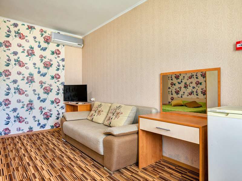 Стандарт улучшенный на 2-4 человека с удобствами (Корпус 1). Гостевой дом «Белая лебедь». Голубая бухта