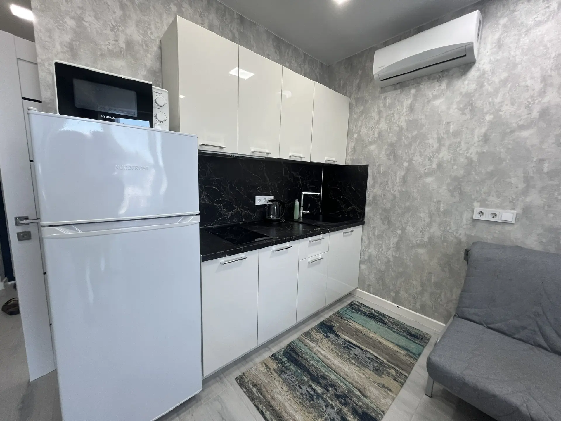 . Квартира в многоквартирном доме Апартамент с видом на море на первой линии. Дагомыс