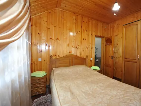 «Семейный» TWIN+DBL (Малый корпус). Гостиница «Кристалл». Домбай-гостиницы