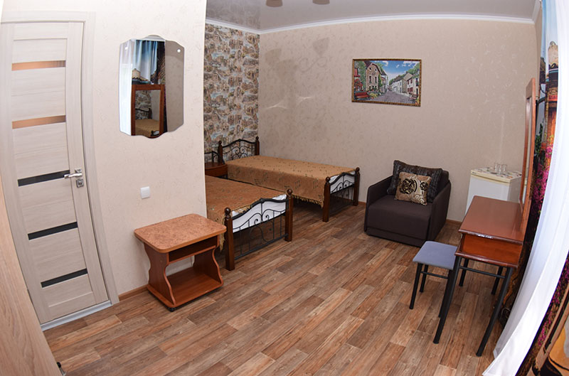 Полулюкс. Гостевой дом "Роман". Чайка