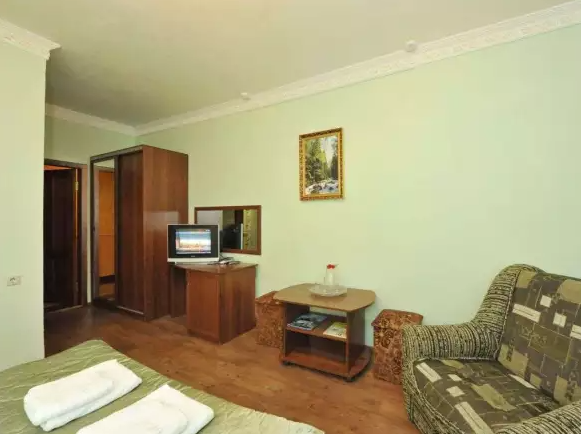 «Полулюкс» 2-х местный DBL (Главный корпус). Гостиница «Кристалл». Домбай-гостиницы