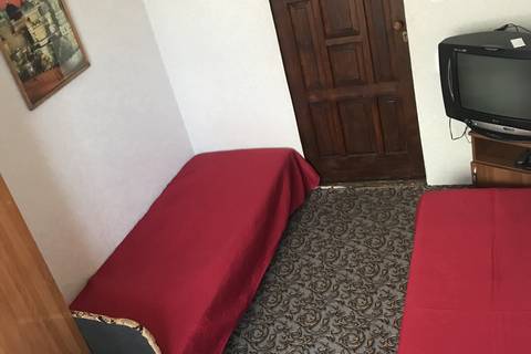 Трехместная комната с санузлом на этаже. Частный сектор "Светлана на Луговой". Адлер