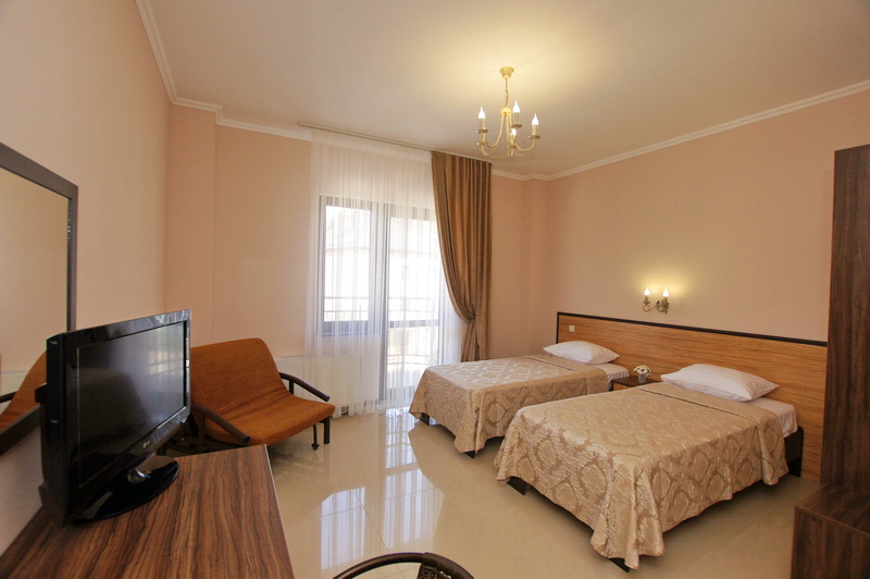  Стандарт с балконом. Гостевой дом "Адмирал". Ольгинка