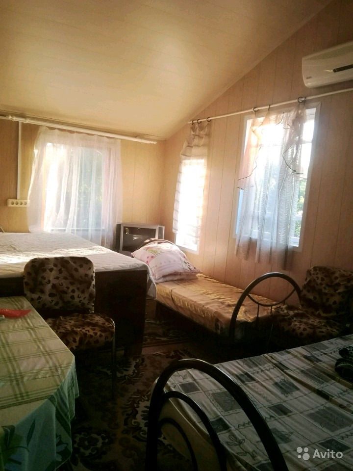 . Квартира в многоквартирном доме Комната 14 м² в 4-к, 1/1 эт.. Ейск