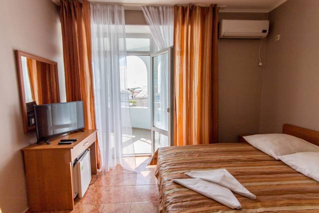 Студия. Гостиница "Мелия". Лазаревское