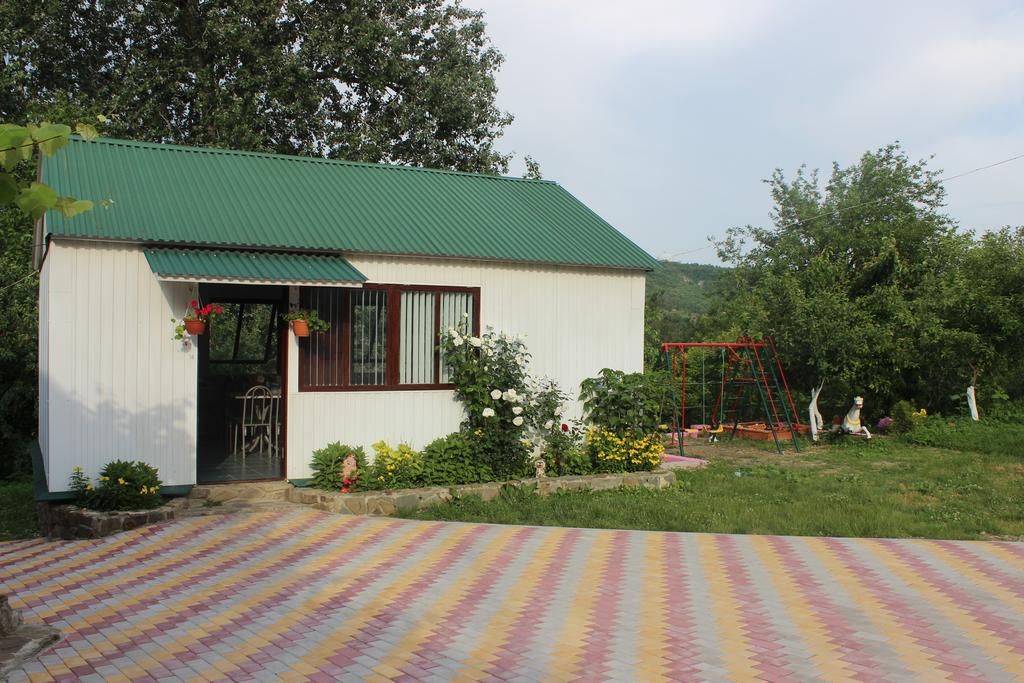 . Гостевой дом У Наталии . Джубга