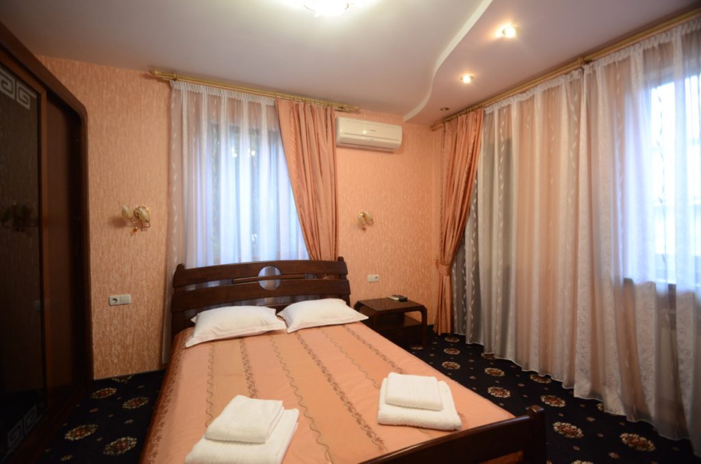 Апартаменты. Гостиница Дворик на Морской. Ялта