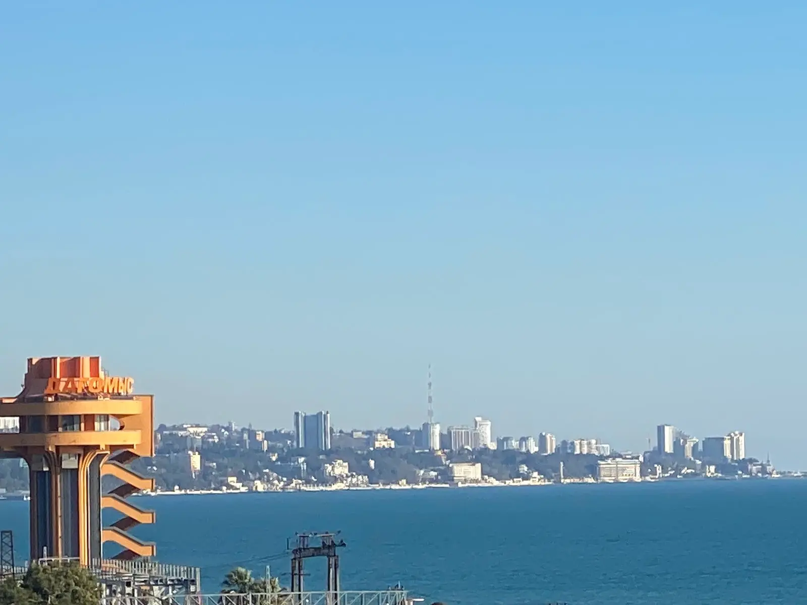 . Квартира в многоквартирном доме Апартамент с видом на море на первой линии. Дагомыс