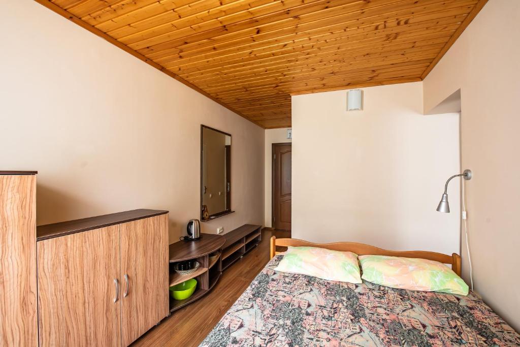 Двухкомнатный семейный. Гостевой дом "Мария". Лазаревское Двухкомнатный семейный. Гостевой дом "Мария". Лазаревское