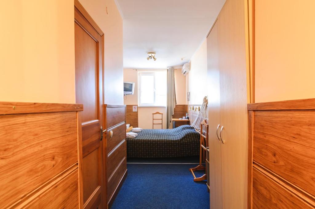 . Гостиница Гостиница "АВРОРА". Севастополь