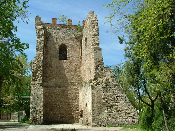 Башня Константина. Фото взято с сайта: http://restinfeodosia.ru/