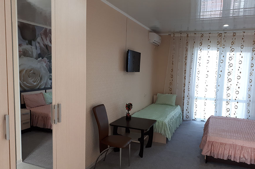 2-комнатная комфортная (мансардная). Гостевой дом «Медовый месяц». Саки