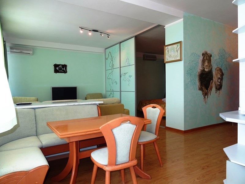 Апартаменты студио с видом на море с кухней. Апартаменты Роял Никита. Никита