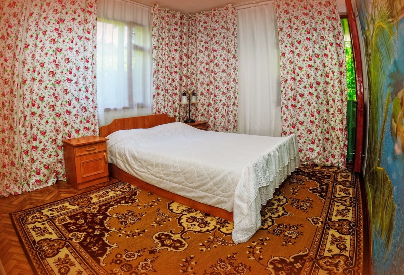 Коттедж «Главный», левое крыло пансионата, двухместный. Пансионат «У Нины Митрофановны». Щелкино