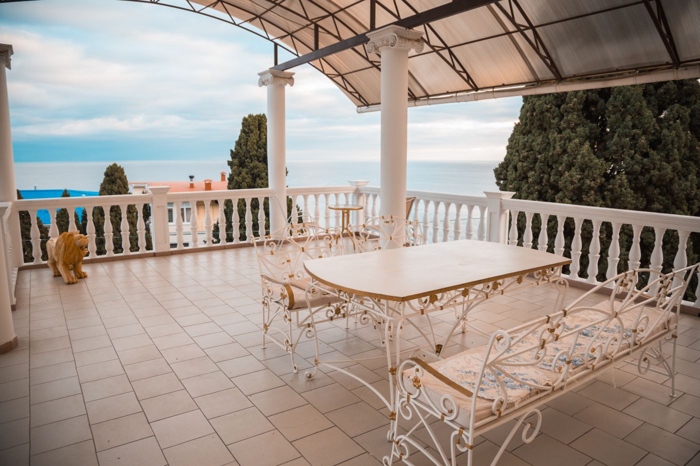 . Гостевой дом частный "Мид". Ялта