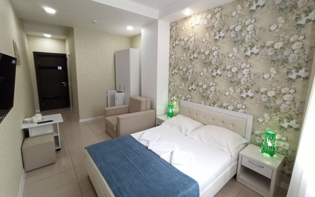 3-х местный номер «Улучшенный». Отель «Эра». Анапа