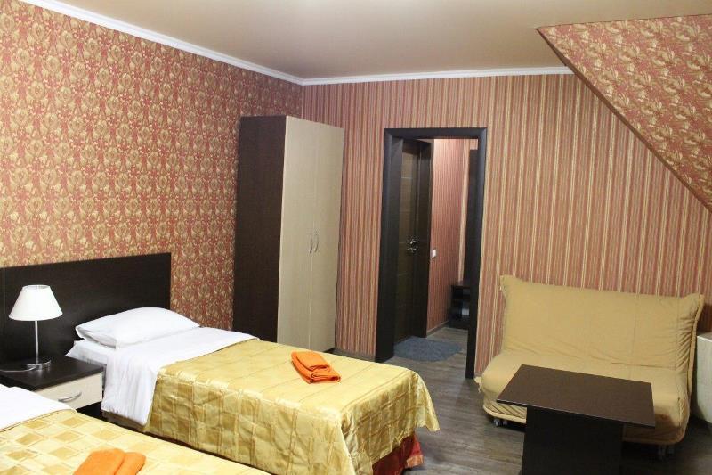 3-х местный Комфорт. Гостевой дом "Дом с дельфинами" (корпус 2). Адлер