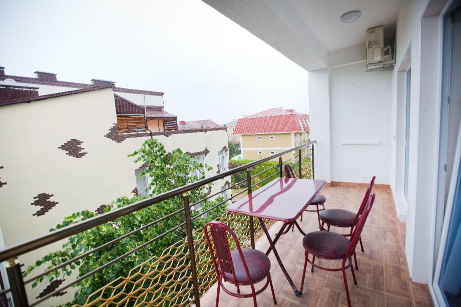 Люкс двухкомнатный . Гостиница  № 56 Семейный **. Симферополь