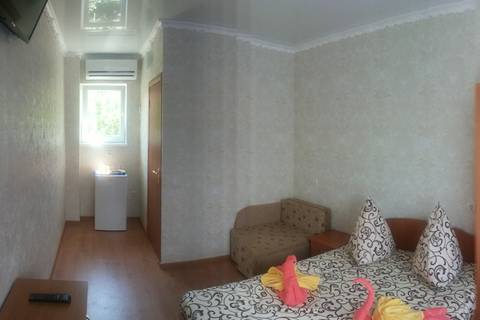 Трехместный номер с удобствами. Гостевой дом «Росинка». Алушта