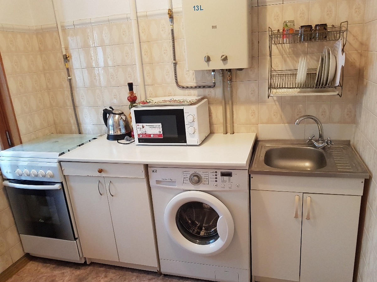 . Квартира в многоквартирном доме Посуточно 3-комн квартира в Крыму г. Алуште. Алушта