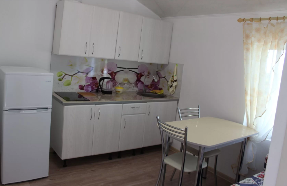 Номер с отдельной кухней . Гостевой дом PLATAN. Кореиз