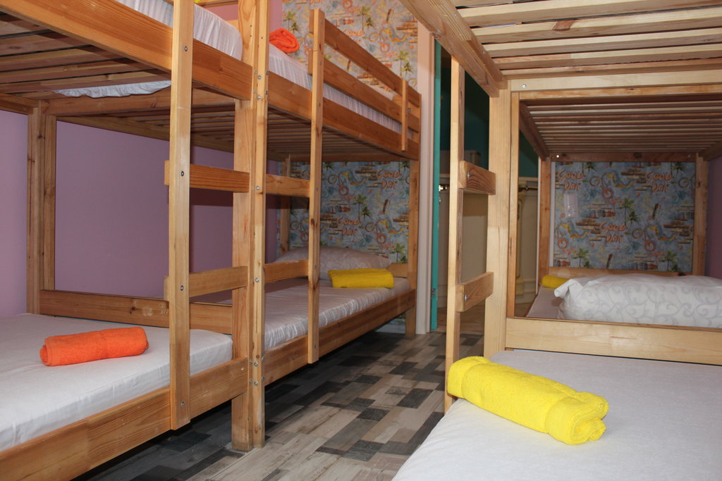 Общий 8 -местный. Хостел Арт Хостел. Ялта