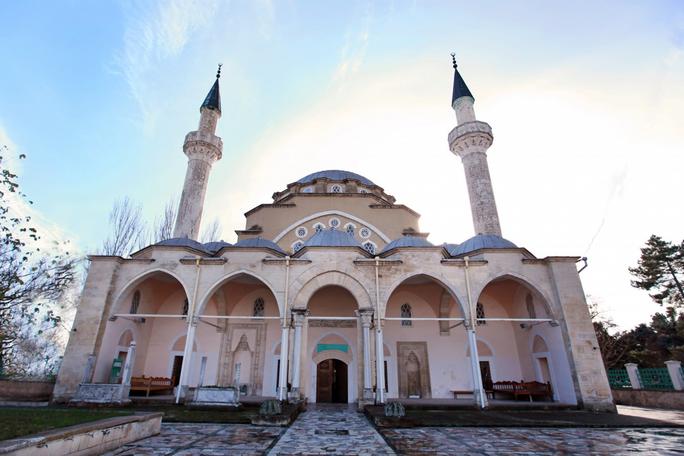 Фото мечети Джума-Джами взято с сайта: https://www.culture.ru/
