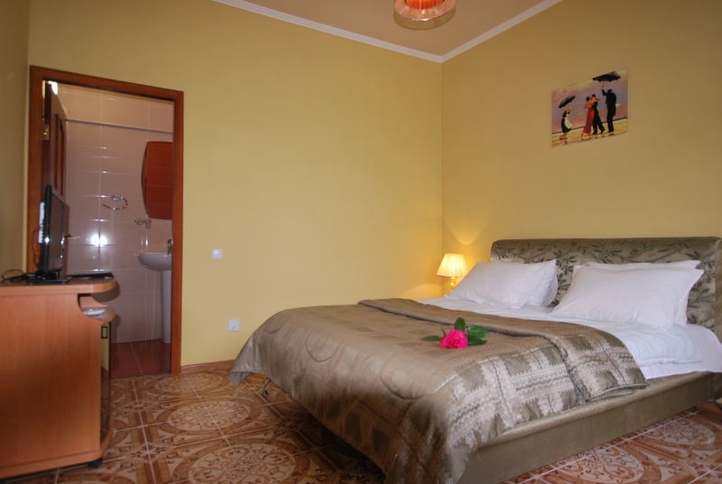 Домик 3 с кухней. Частная усадьба "Дом Роз". Заозерное Домик 3 с кухней. Частная усадьба "Дом Роз". Заозерное