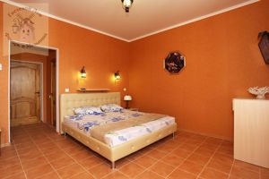 Двухместный номер на 2 этаже. Гостевой дом "Фонарь и Мельница". Береговое