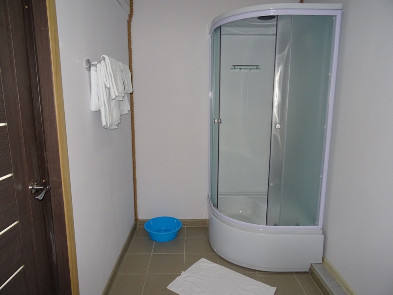 Полулюкс с витражными окнами(с видом на море). Гостевой дом "Золотые пески". Гудаута