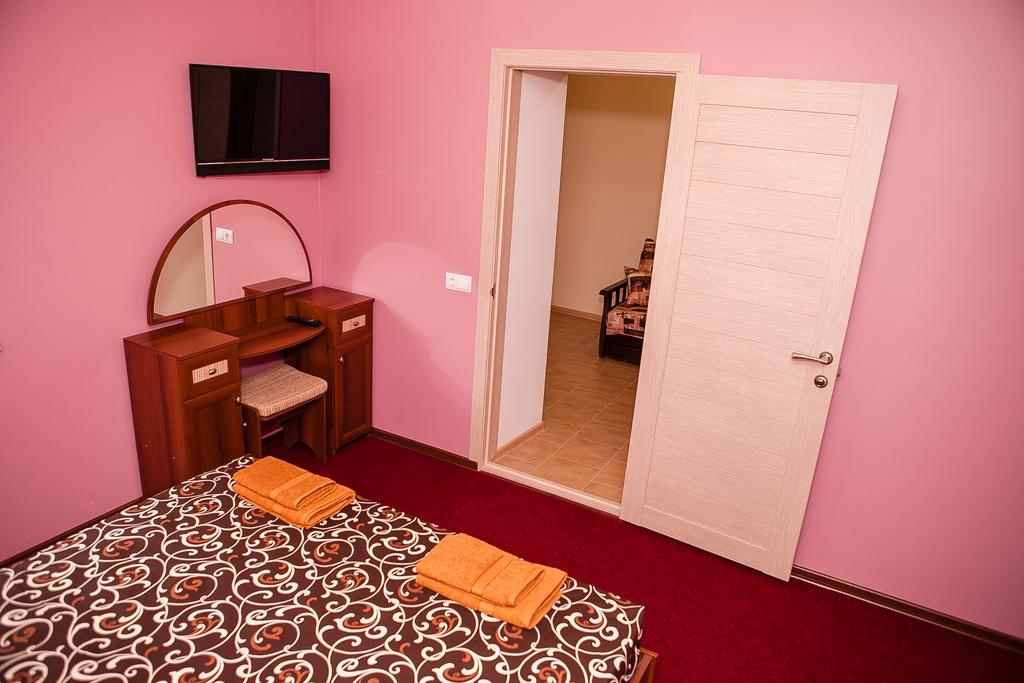 Семейный 6 мест. Отель Второе лето. Анапа