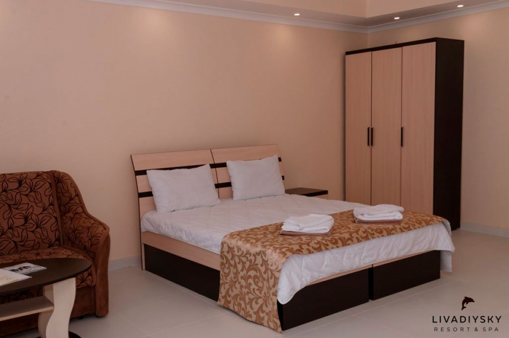 Полулюкс. Арт-отель «Азор». Ливадия