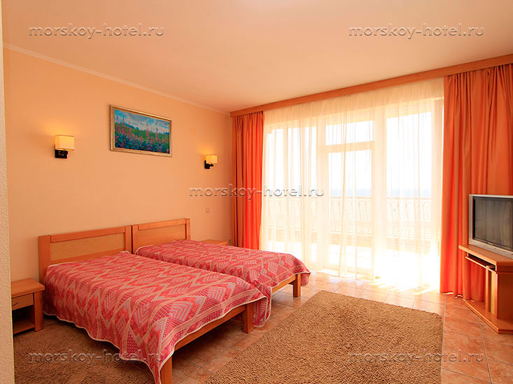 Стандартный улучшенный номер. Отель "Морской". Семидворье