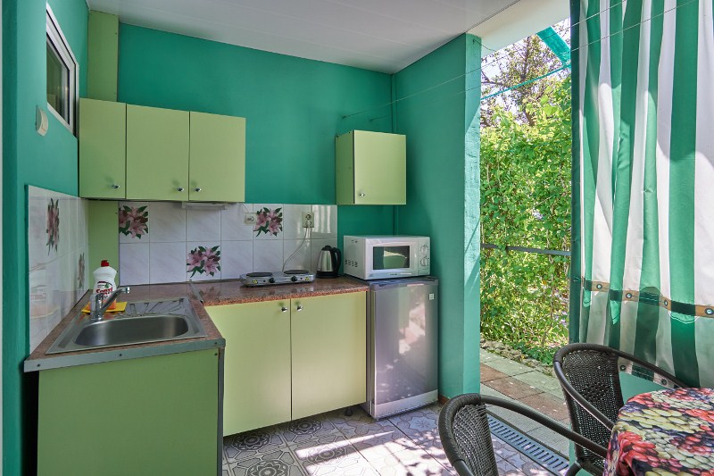 . Гостевой дом "Малиновая 10". Севастополь