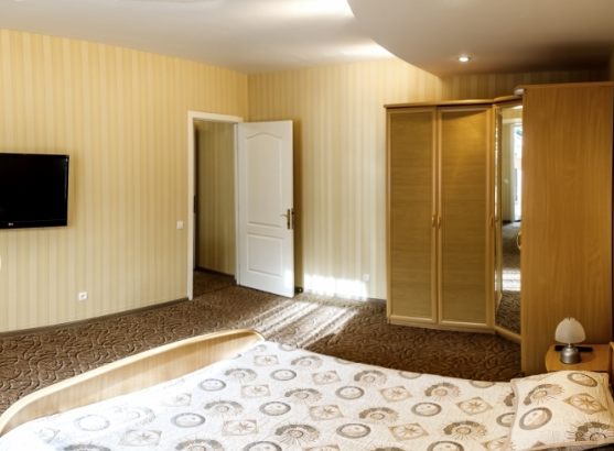 Люкс № 4 «Семейный». Гостиница «Аллигатор». Кореиз