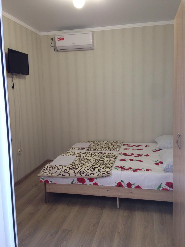 . Гостевой дом Надежда в Гаграх. Гагра