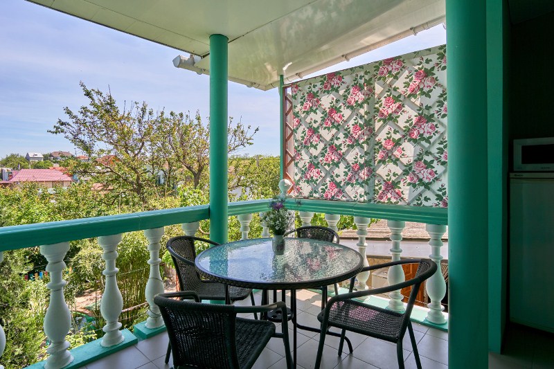 . Гостевой дом "Малиновая 10". Севастополь