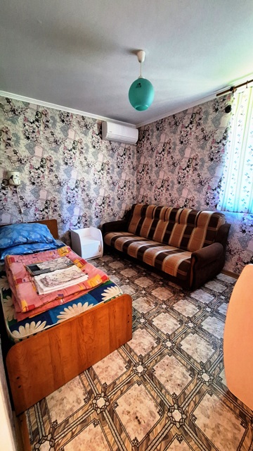 . ОТДЕЛЬНЫЙ 2-х комнатный ДОМИК со всеми удобствами  (семь спальных мест)!  МОРЕ напротив! . Новый Афон