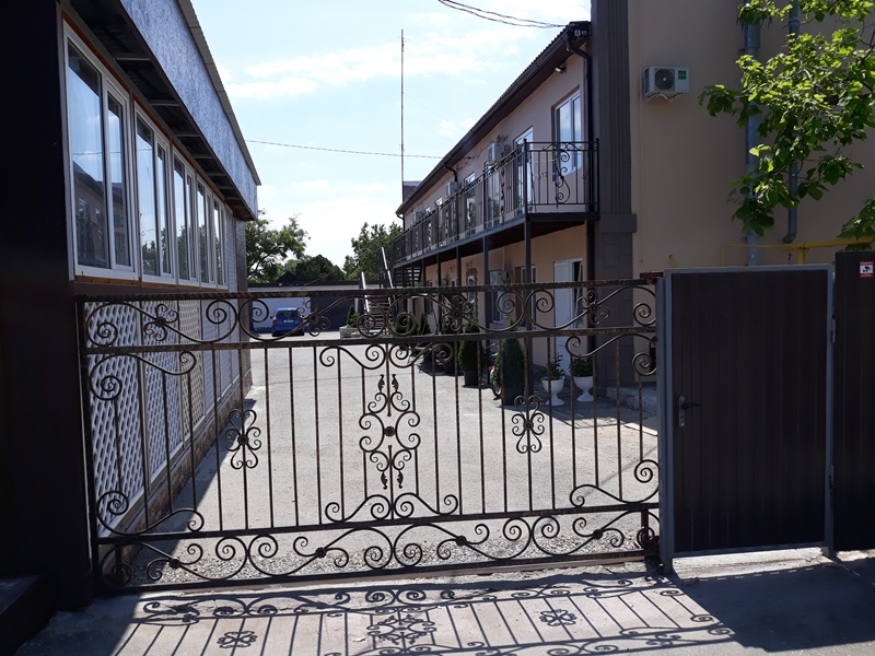 . Гостевой дом Центральный. Кучугуры