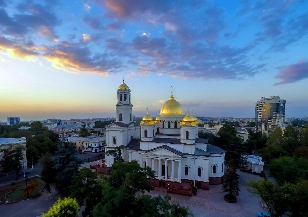 Александро-Невский собор в Симферополе. Фото взято с сайта: https://geocaching.su/