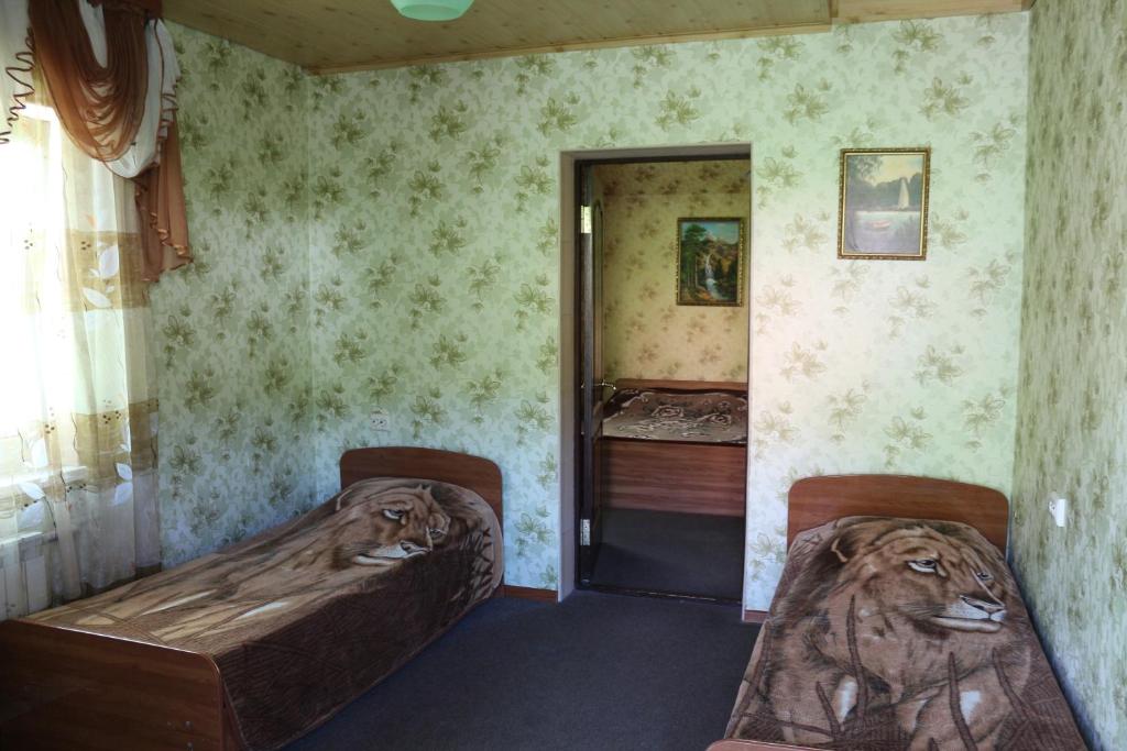 ЧЕТЫРЕХМЕСТНЫЙ С ВИДОМ НА ГОРЫ. Гостевой дом "Сибирячка". Ольгинка